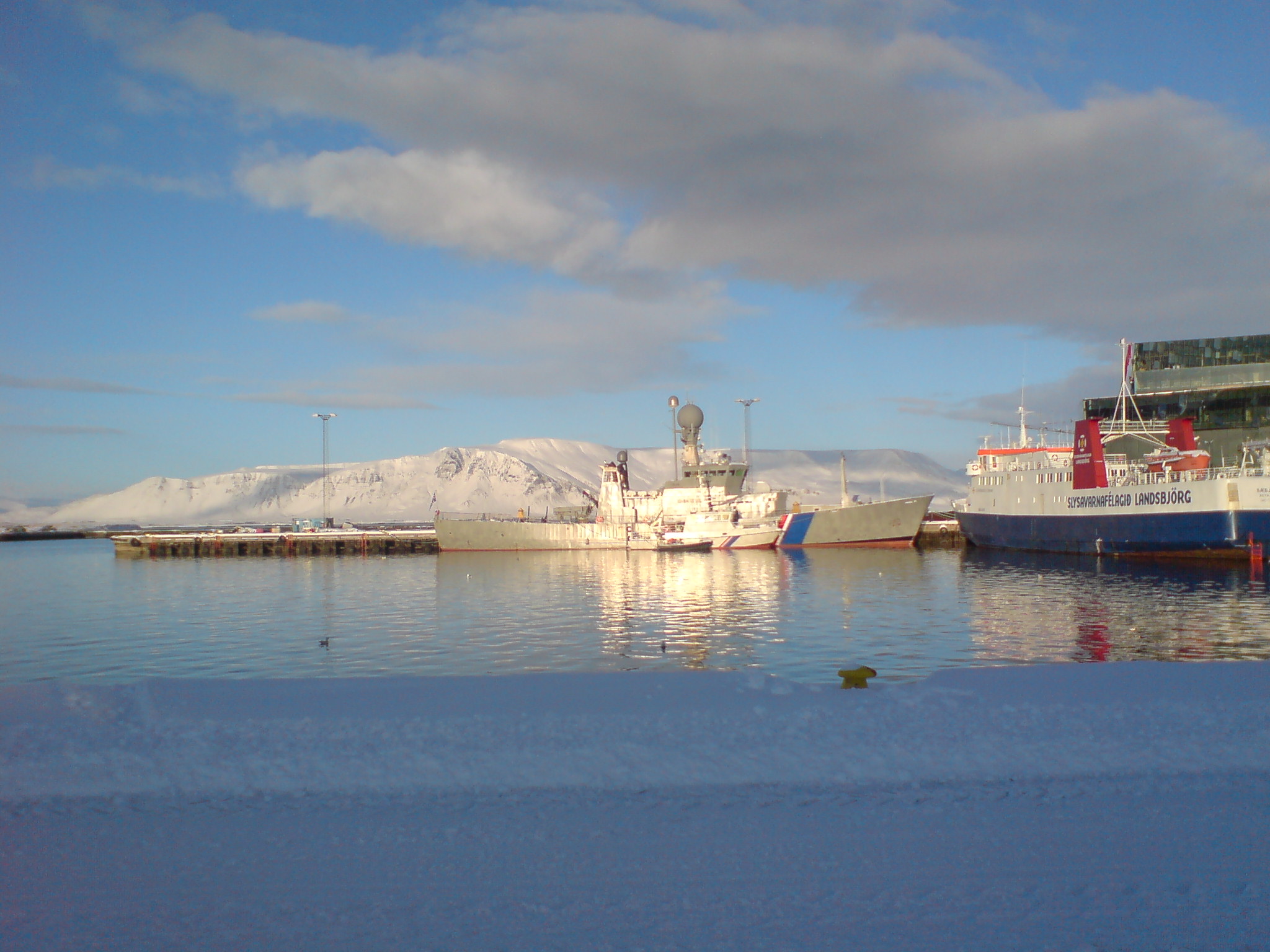 Foto Hafen von Reykjavik in Abendsonne