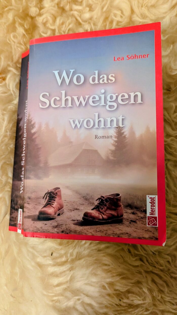 Wo das Schweigen wohnt - Roman von Lea Söhner, Coverbild